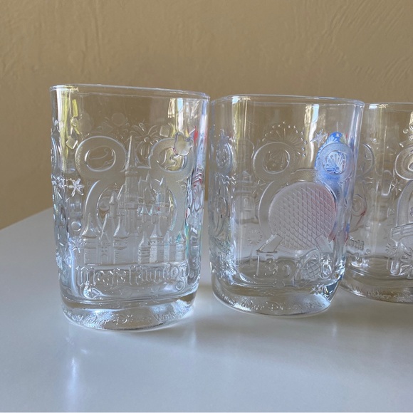 McDonald’s Walt Disney World Year 2000 Celebration Glasses Set of 4 - Picture 7 of 16